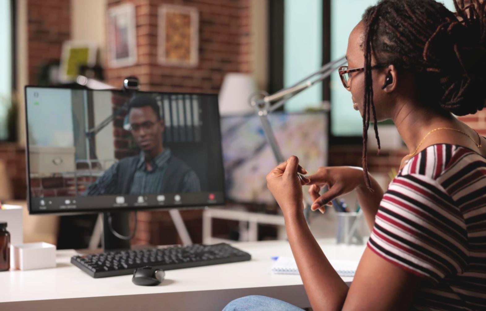 Teamarbeit und Wissensaustausch in der Finanzberatung